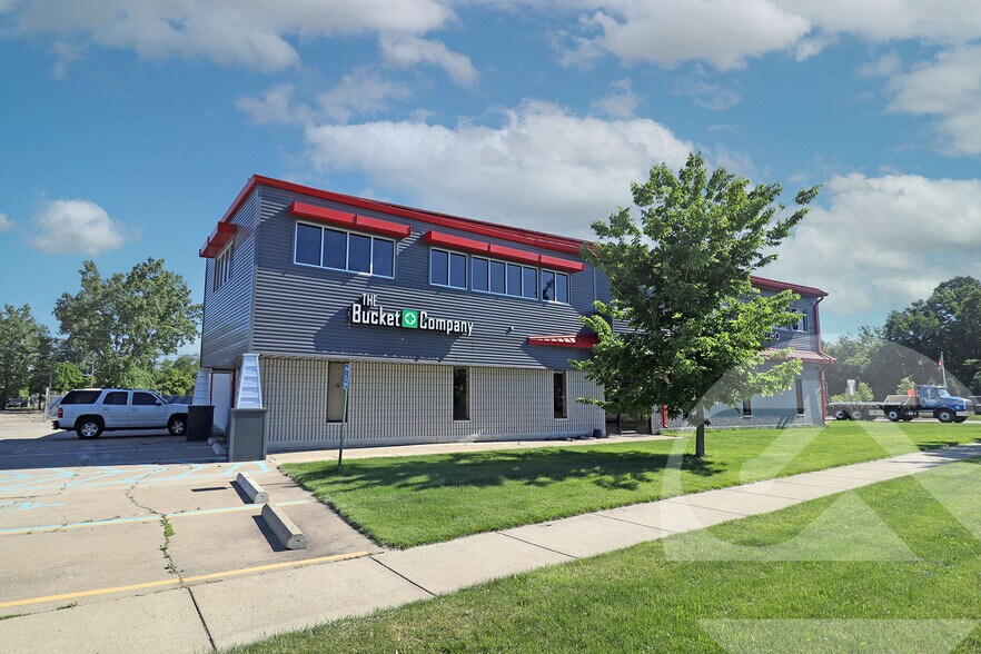 Primary Photo Of 27400-27432 Northline Rd, Romulus Warehouse For Sale
