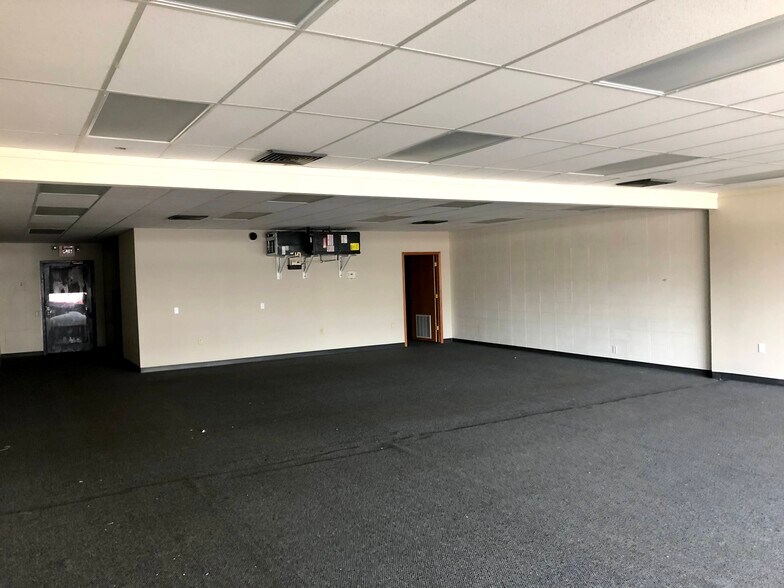 More Photos Of 195-209 Cottage Grove Rd, Madison Storefront For Lease