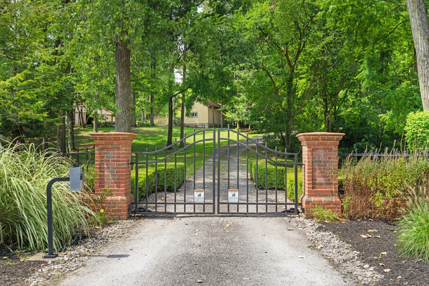 More Photos Of 5455 Plantation Rd, Sunbury Lodge Meeting Hall For Sale