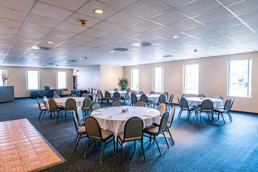 More Photos Of 1617 Banksville Rd, Pittsburgh Restaurant For Sale