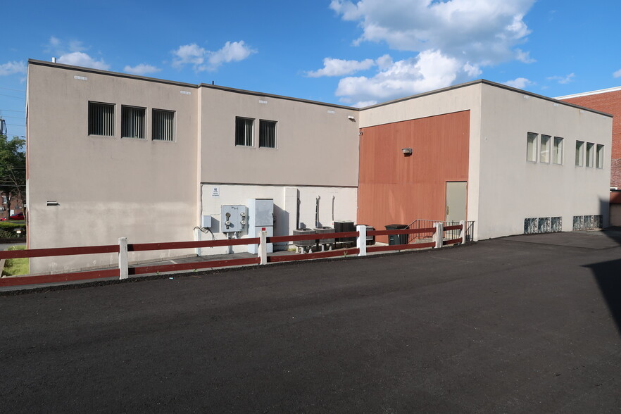 More Photos Of 20 W Lancaster Ave, Shillington Office For Lease