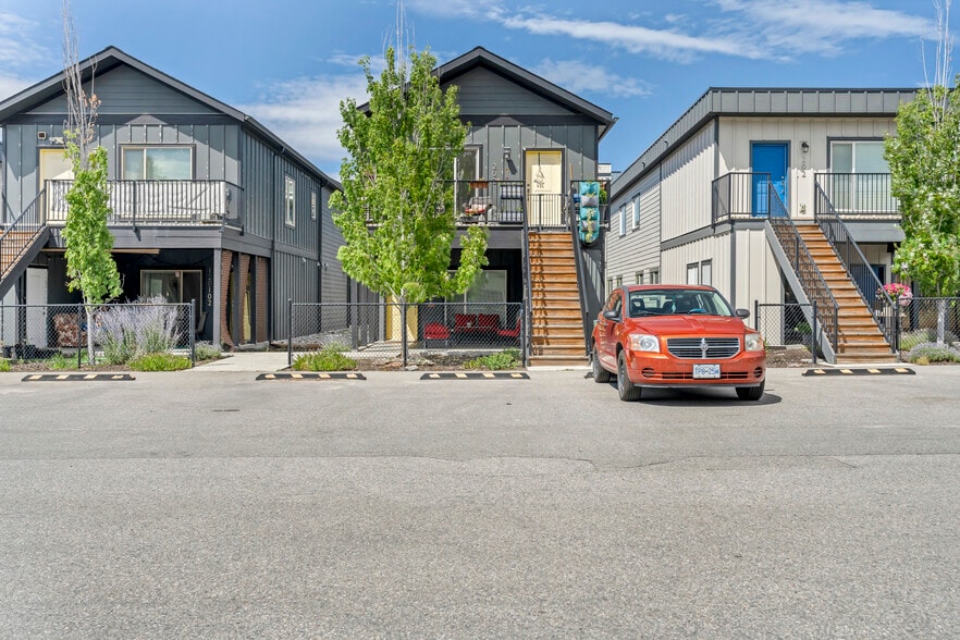 More Photos Of 116 Calgary Av, Penticton Apartments For Sale