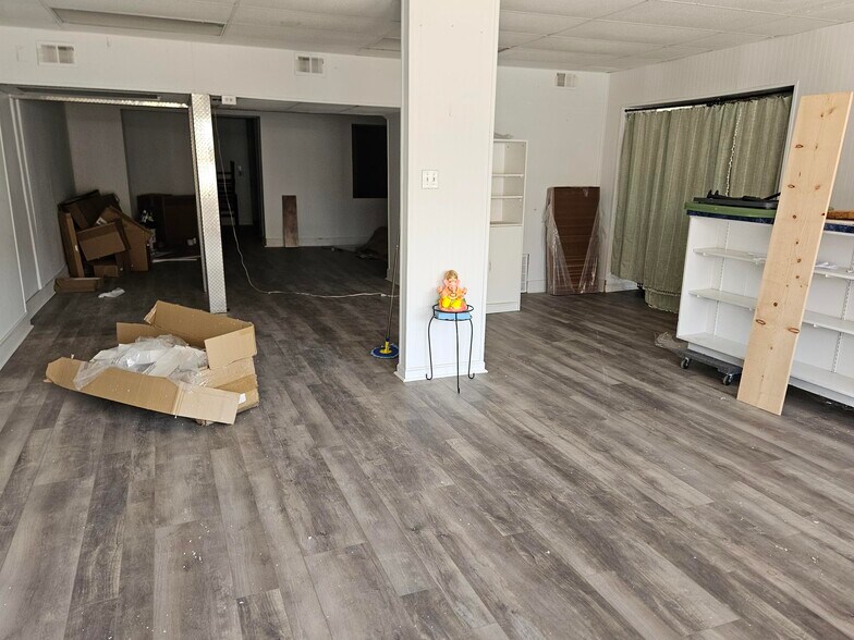 More Photos Of 2314 W Franklin St, Evansville Storefront Retail Residential For Lease