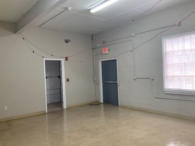 More Photos Of 3014-3016 Governor Printz Blvd, Wilmington Warehouse For Lease