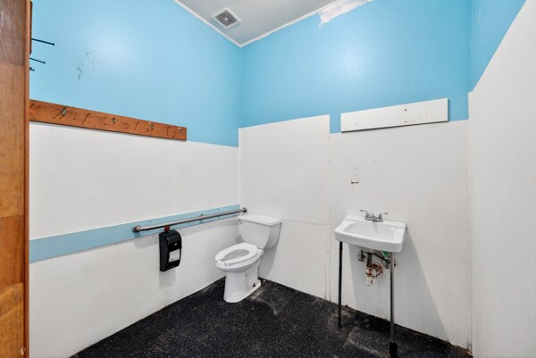 More Photos Of 1416 W Trade St, Charlotte Freestanding For Sale