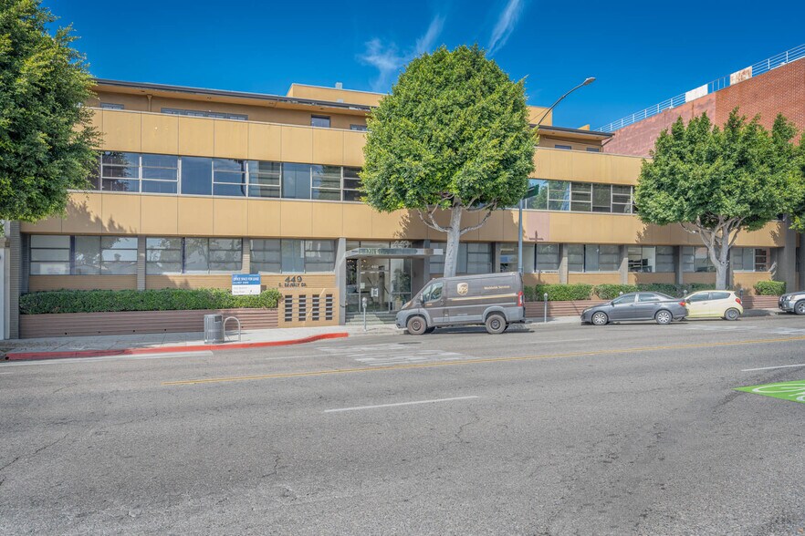 More Photos Of 449 S Beverly, Beverly Hills Office For Sale