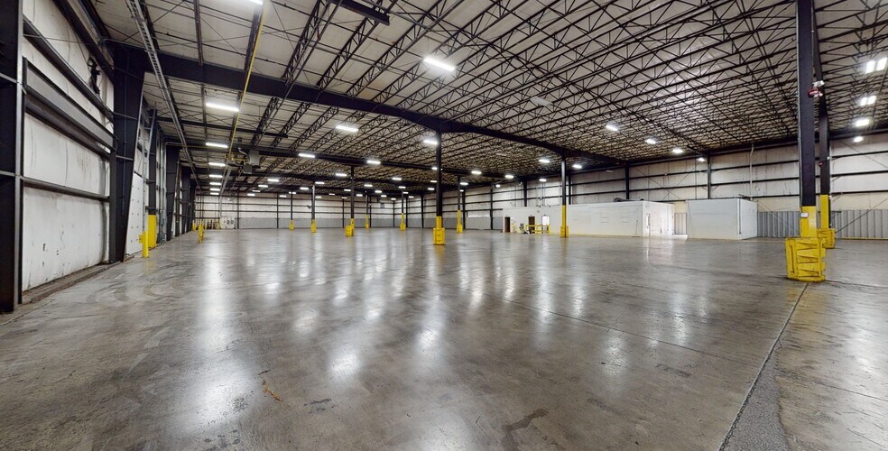 More Photos Of 31 Hunter Pl, Bellefontaine Warehouse For Lease
