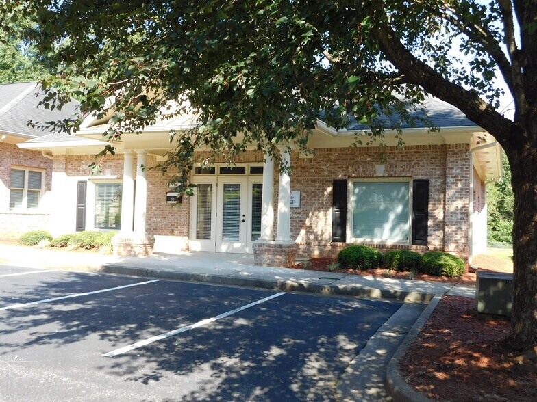 More Photos Of 1670 McKendree Church Rd, Lawrenceville Medical For Lease