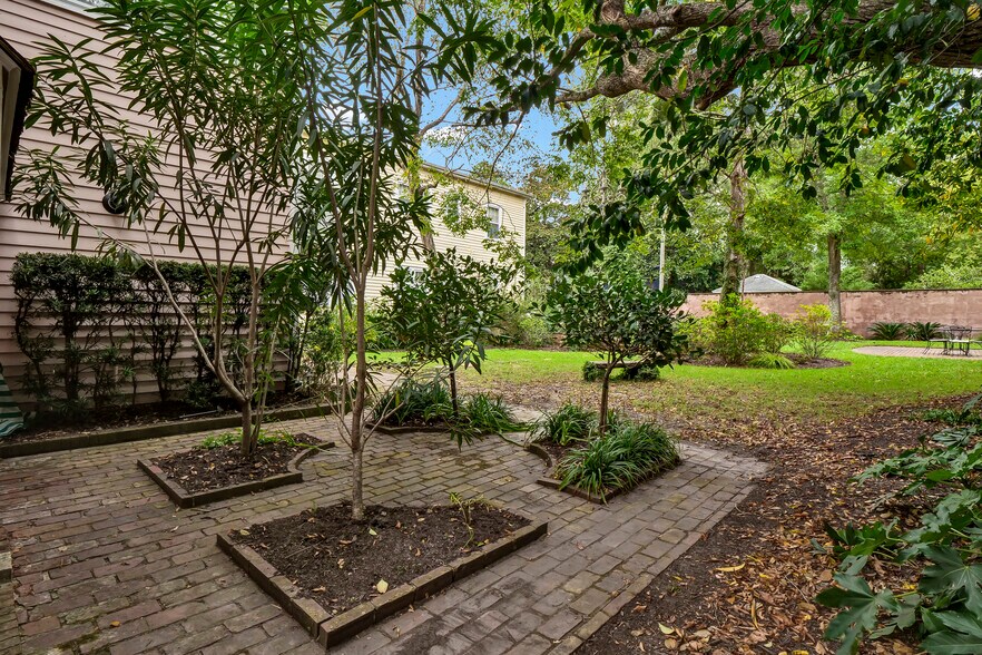 More Photos Of 12 N 5th Ave, Wilmington Office Residential For Sale