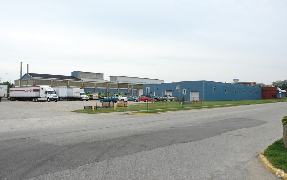 More Photos Of 936 Moen Ave, Rockdale Manufacturing For Lease