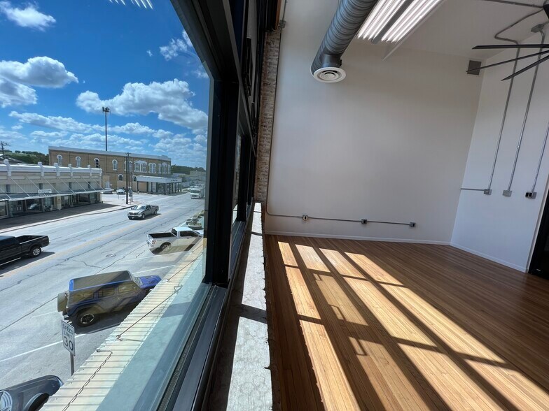 More Photos Of 201 N Main St, Taylor Storefront Retail Office For Sale