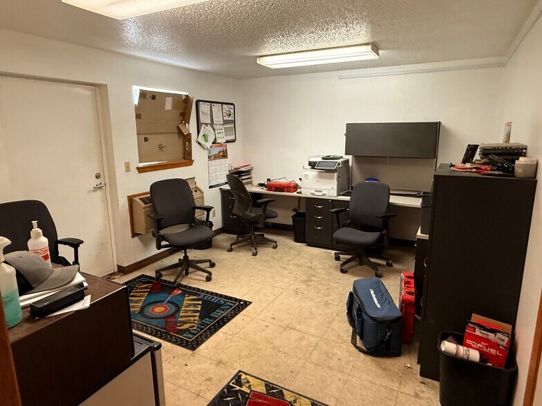 More Photos Of 1828 23rd St S, Moorhead Warehouse For Lease