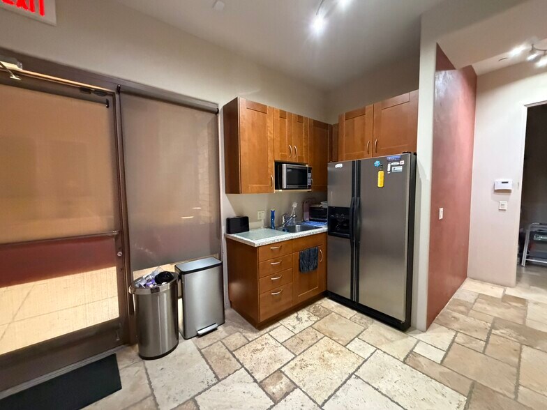 More Photos Of 7336 E Deer Valley Rd, Scottsdale Office For Sale