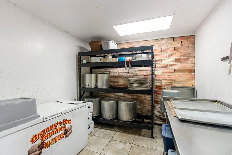 More Photos Of 2814 Main St, Ingleside Storefront For Sale