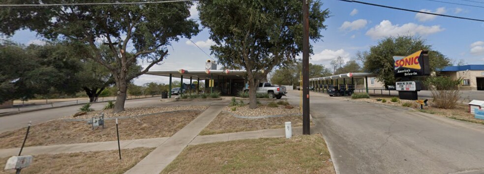 Primary Photo Of 706 S US 77, Yoakum General Retail For Lease