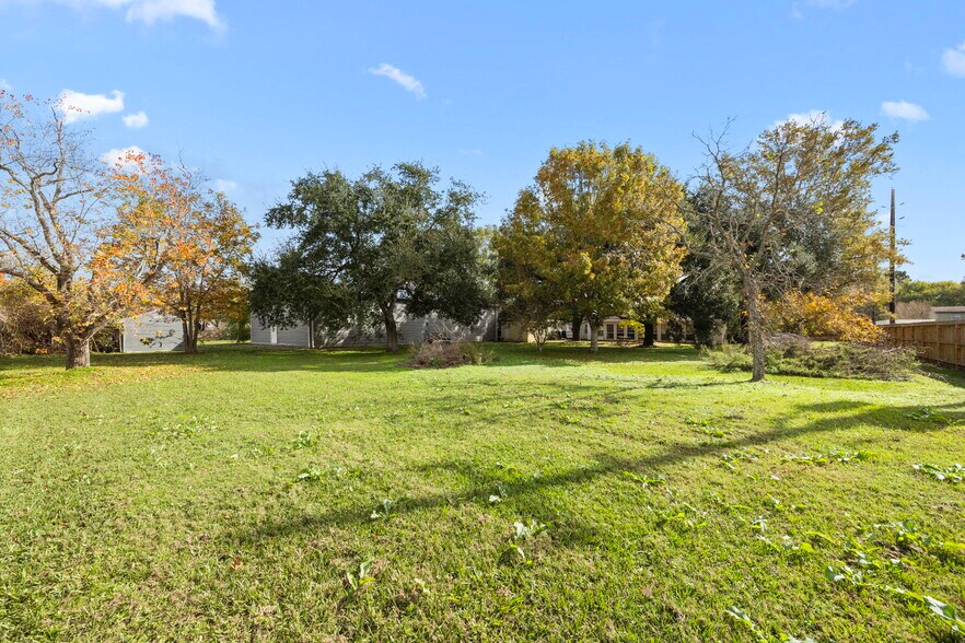 More Photos Of 26214 Hunter Ln, Katy Light Distribution For Lease