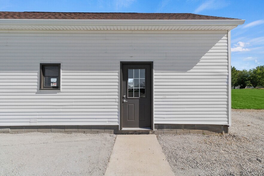 More Photos Of 1712-1714 Findlay Rd, Lima Office For Lease