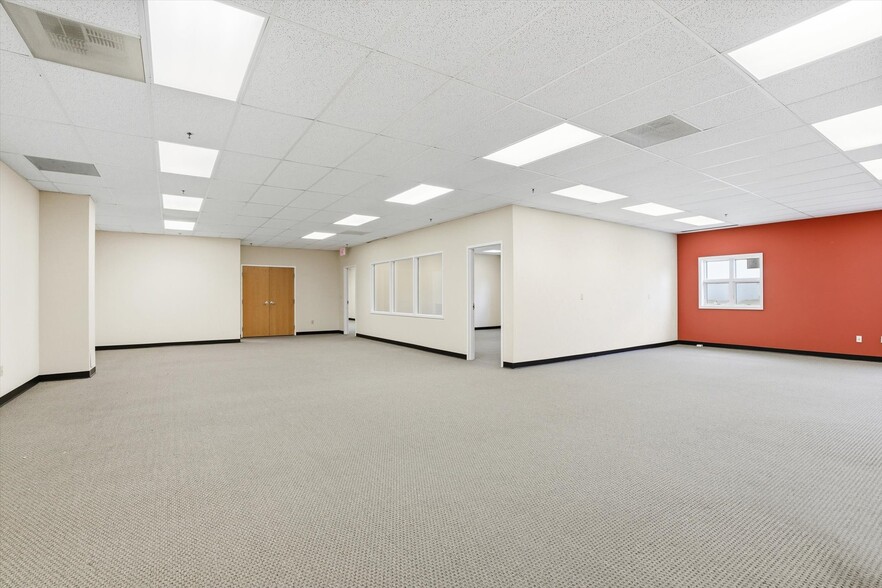 More Photos Of 15 Roszel Rd, West Windsor Office For Sale