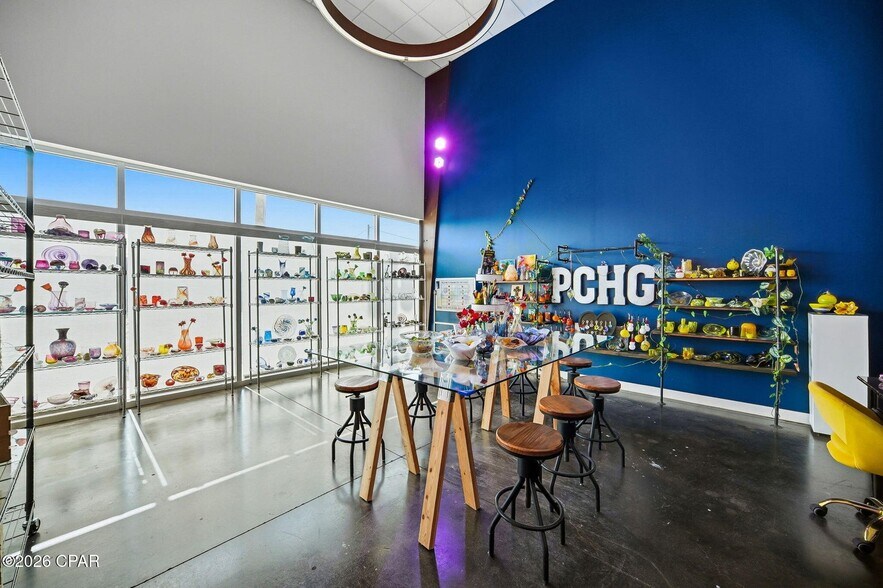 More Photos Of 1331 Harrison Ave, Panama City Showroom For Sale