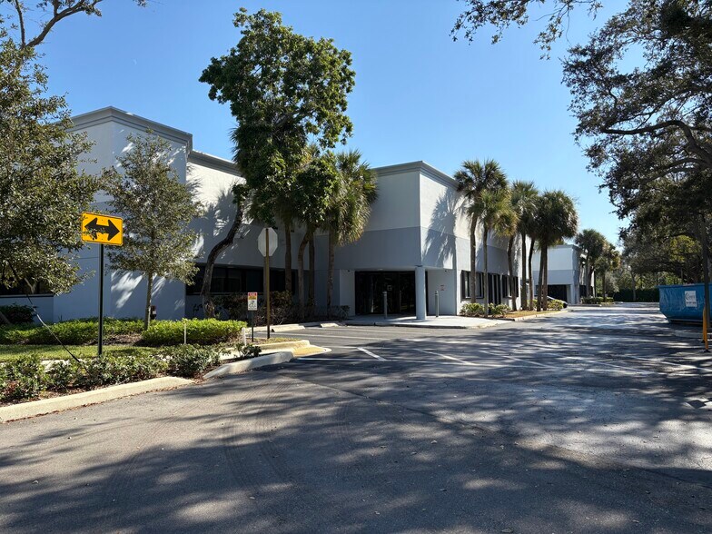 More Photos Of 5600 Broken Sound Blvd NW, Boca Raton Unknown For Lease