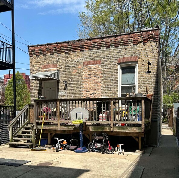 More Photos Of 2620 W Evergreen Ave, Chicago Apartments For Sale