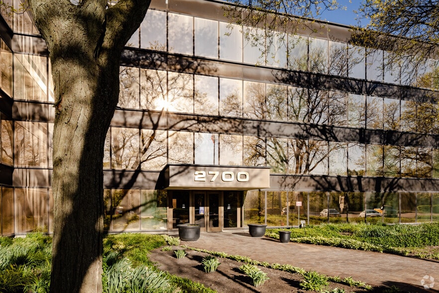 More Photos Of 2700 S River Rd, Des Plaines Office For Lease