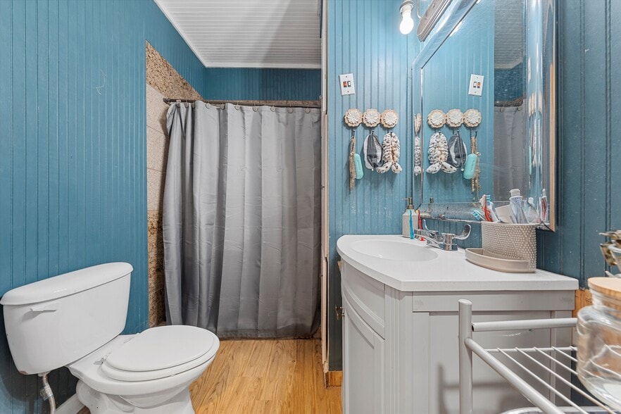 More Photos Of 1020 E Jefferson Ave, Whitney Light Distribution For Sale