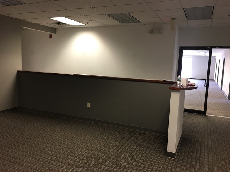 More Photos Of 30 Hook Mountain Rd, Pine Brook Warehouse For Lease