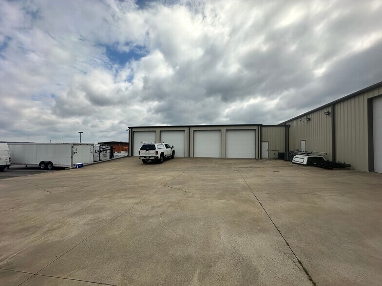More Photos Of 980 Runway Dr, Conway Warehouse For Sale