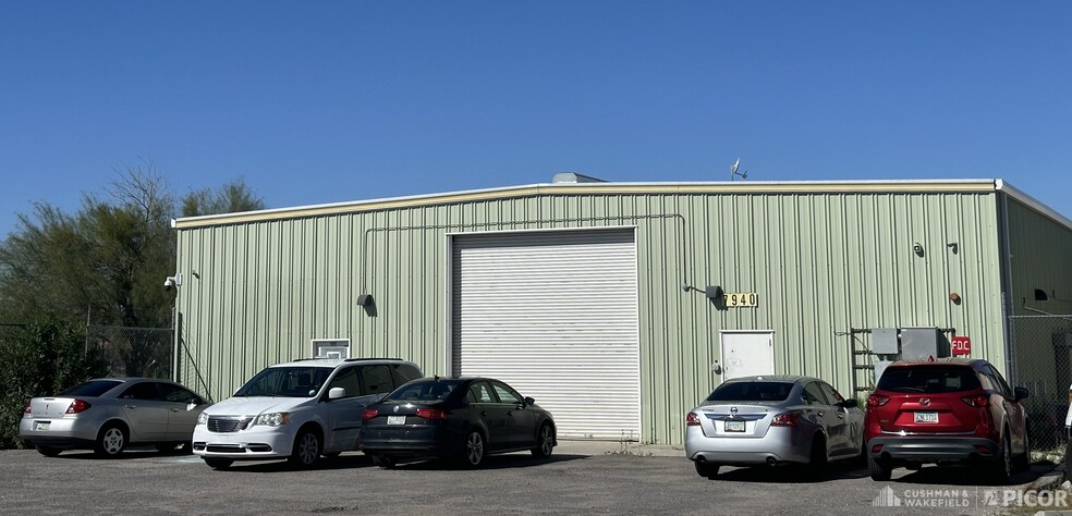 More Photos Of 7940 S Kolb Rd, Tucson Manufacturing For Lease
