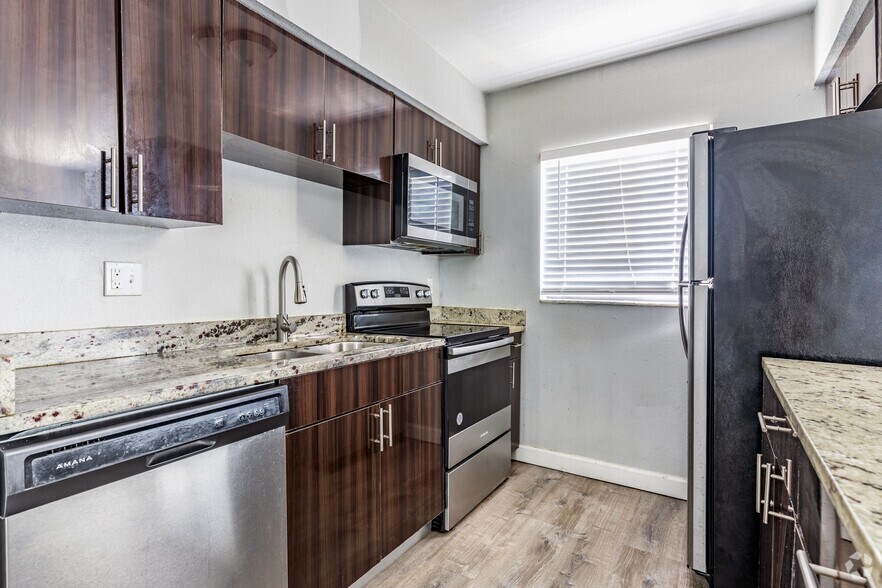 More Photos Of 2025 Rogers St, Clearwater Apartments For Sale