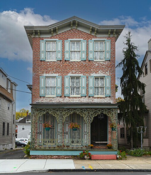 More Photos Of 71 Cooper St, Woodbury Office Residential For Sale