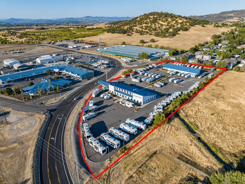 Primary Photo Of 3976 Crater Lake Ave, Medford Auto Dealership For Lease