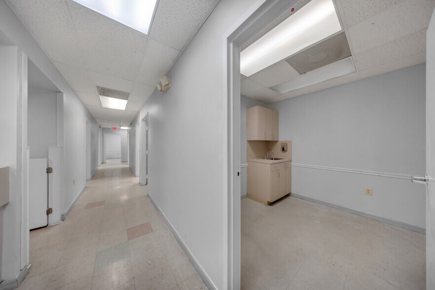 More Photos Of 2901 NW 17th Ave, Miami Office For Sale