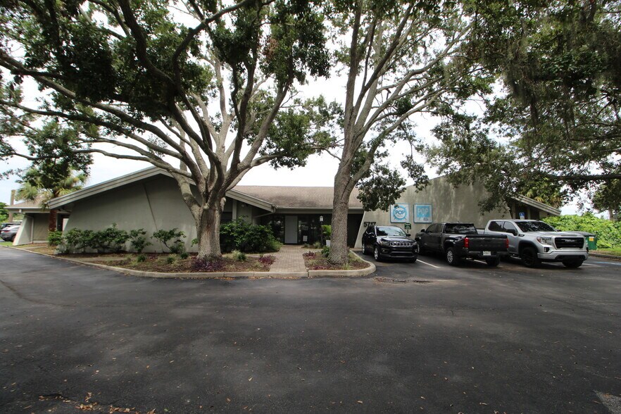 Primary Photo Of 5717 Bessie Dr, Sarasota Office For Lease