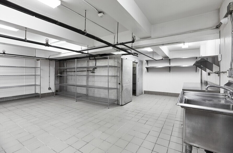 More Photos Of 205 E 42nd St, New York Office For Lease