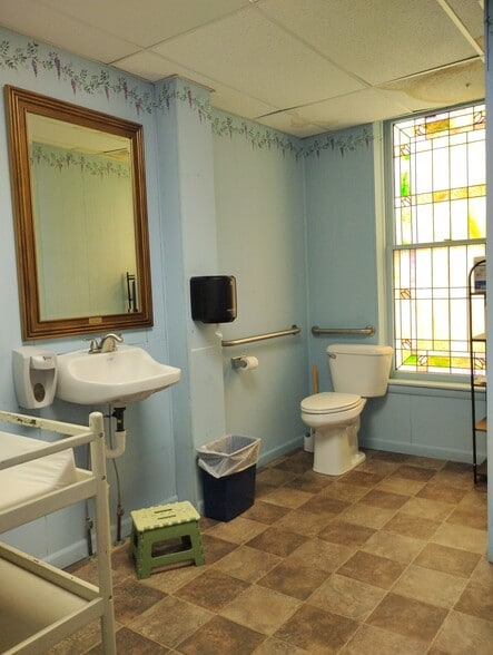 More Photos Of 906 Elm St, Coffeyville Religious Facility For Sale