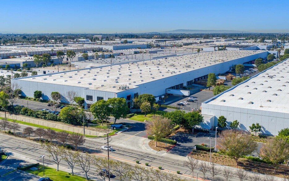 More Photos Of 6311 Knott Ave, Buena Park Warehouse For Lease