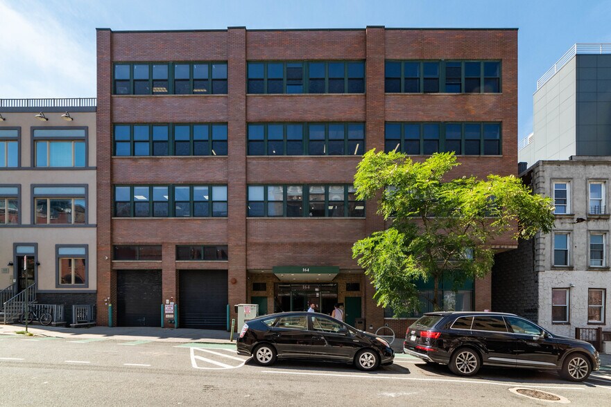 More Photos Of 164 20th St, Brooklyn Office For Lease