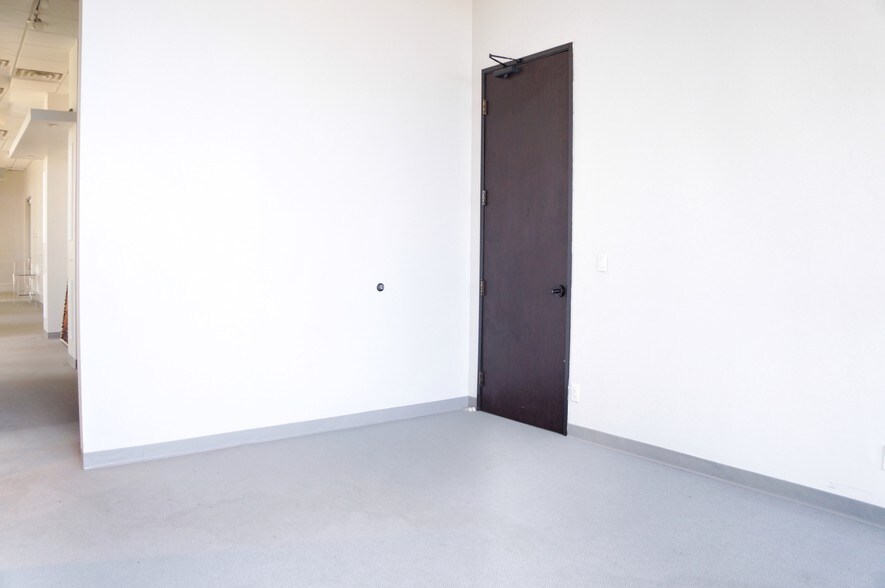 More Photos Of 13601 Preston Rd, Dallas Office For Sale