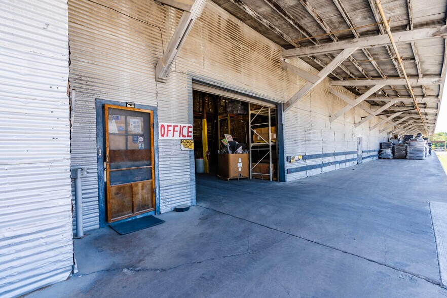 More Photos Of 401 Hardy Ave, Corsicana Warehouse For Lease