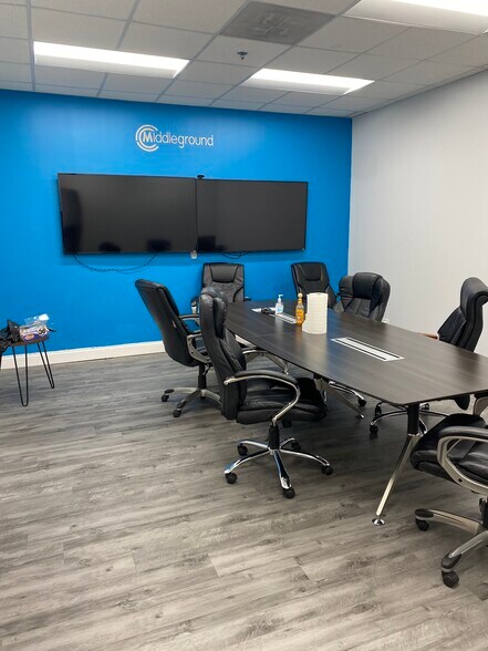 More Photos Of 10031 Roosevelt Rd, Westchester Office For Lease