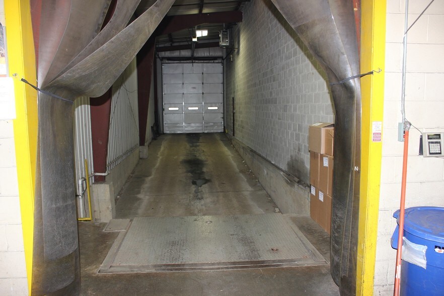 More Photos Of 1180 Atlantic Dr, West Chicago Warehouse For Lease