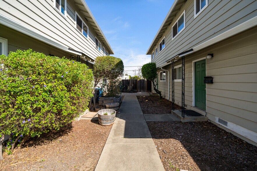More Photos Of 19423-19425 Greenwood Dr, Cupertino Apartments For Sale