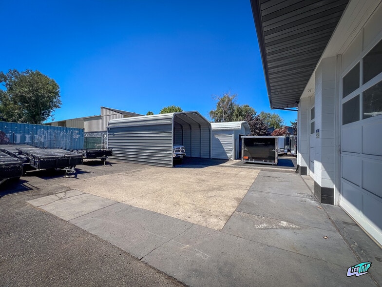 More Photos Of 786 NE Burnside Rd, Gresham Auto Dealership For Sale