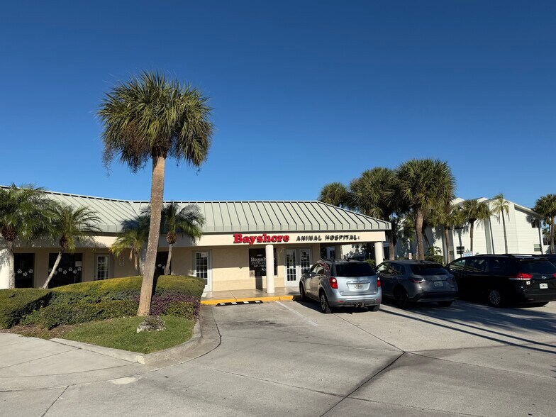 More Photos Of 5942 34th St W, Bradenton Unknown For Lease