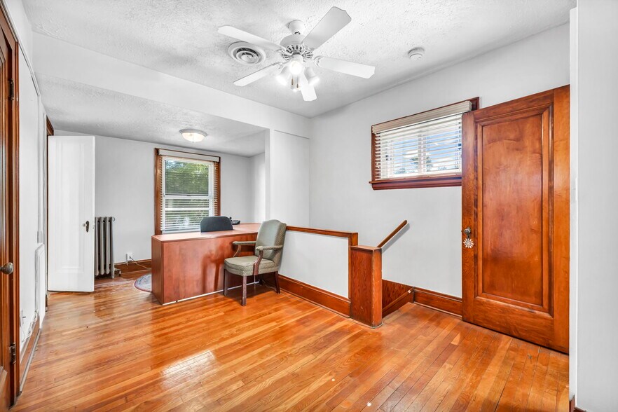 More Photos Of 881 E 222nd St, Euclid Office Residential For Sale