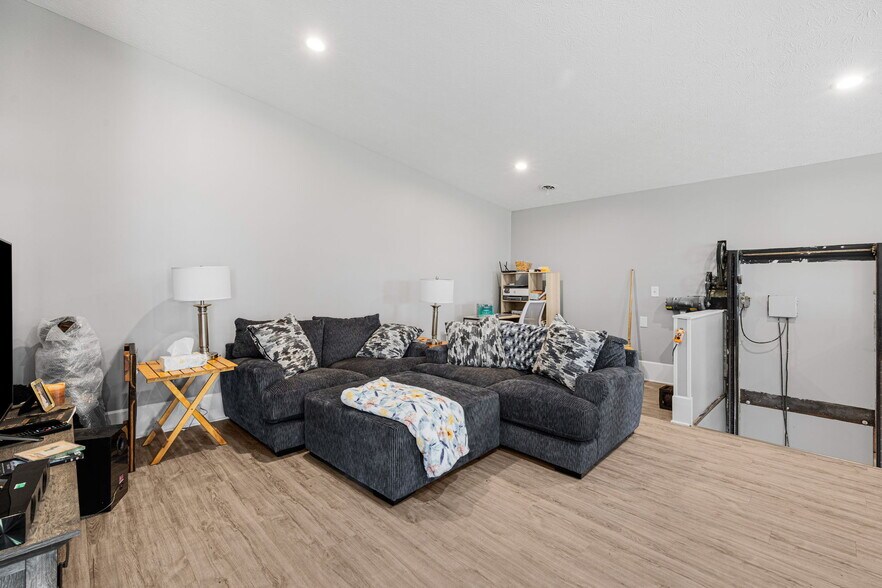 More Photos Of 8796 S US Highway 231, Brookston Specialty For Sale