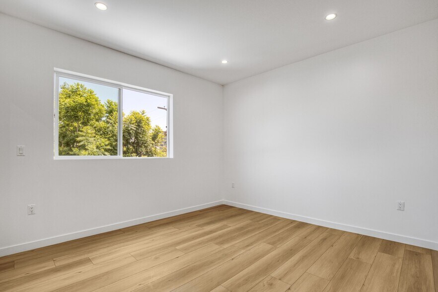 More Photos Of 10826 Hesby St, North Hollywood Apartments For Sale