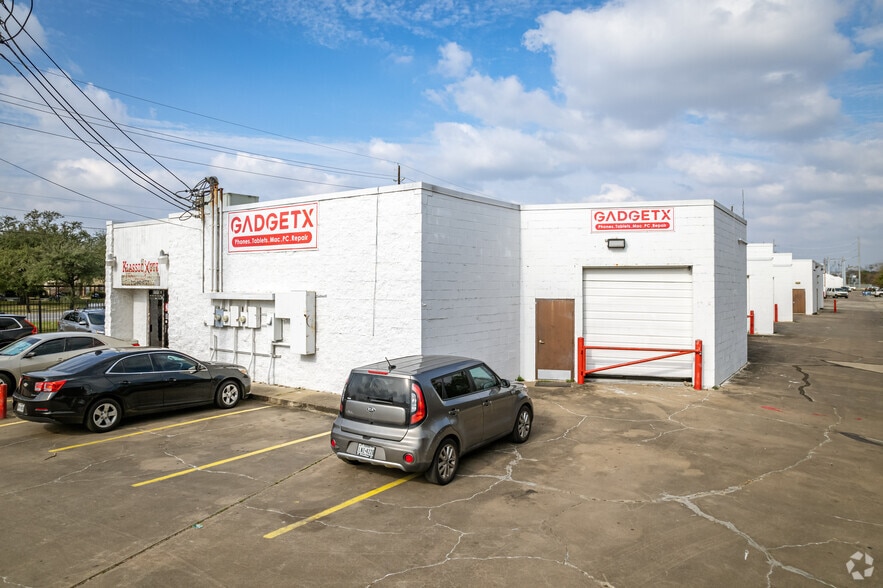 More Photos Of 8403 Almeda. Rd, Houston Unknown For Lease